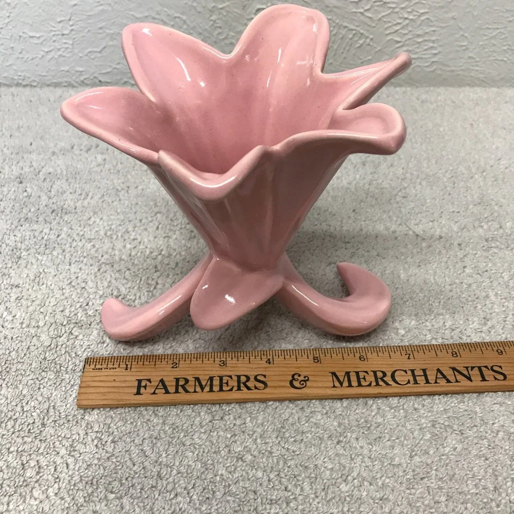 Vintage Ceramic Pink Lily Bud Vase MCM Art Deco Tripod Base Floral Decor 6in